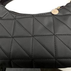 Bossa - Zwarte handtas, segons ha informat Centraal magazijn mitjançant iLost