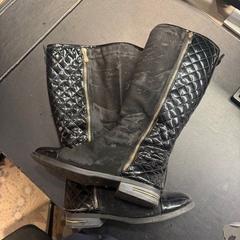 Stiefel zwart, gemeldet von Van der Valk Hotel Assen über iLost