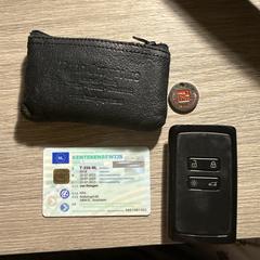 Car key and registration, segundo informou a iLost