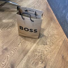 Sac Hugo Boss, a été signalé par Designer Outlet Roosendaal utilisant iLost