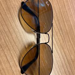 Zonnebril, a été signalé par Pathé Spuimarkt utilisant iLost