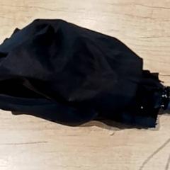 Esernyő, amint azt Regio Antwerpen - Brussel az iLost segítségével jelentette.