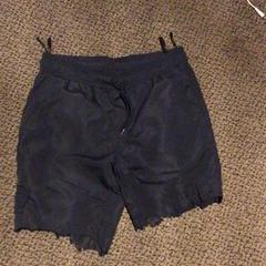 Pantalons curts Blauw, segons ha informat Van der Valk Hotel Zwolle mitjançant iLost