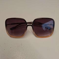 Lunettes zonnebril, a été signalé par Regio West-Vlaanderen utilisant iLost