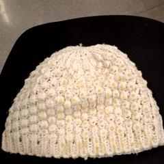 Beanie blanc/perles, amint azt IKEA Marseille La Valentine az iLost segítségével jelentette.