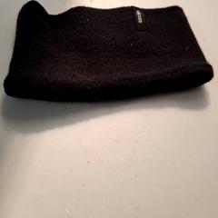 Snood ́noir en laine, segons ha informat IKEA Hénin-Beaumont mitjançant iLost