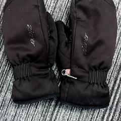 Rukavice Zwart, jak nahlášeno Arriva Vechtdallijnen pomocí iLost