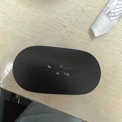 wireless headphone, zoals gemeld door MEININGER Hotel Amsterdam Amstel met iLost