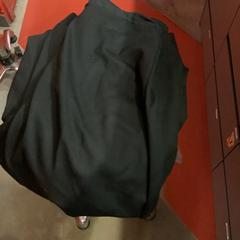 Pants black, iLost를 사용하여 MEININGER Hotel Bordeaux Gare Saint-Jean에 보고됨