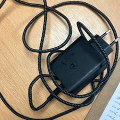 Adaptér, jak nahlášeno Sheraton Brussels Airport Hotel pomocí iLost