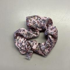 Scrunchie bloemen, come riportato da Burgers' Zoo utilizzando iLost