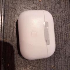 Airpods case blanc, as reported by TCL using iLost