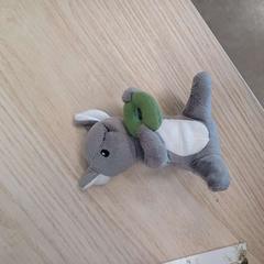 Peluche pulseira, como reportado por IKEA Liège utilizando o iLost