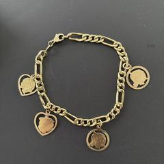 Armband met 4 bedeltjes, som rapportert til iLost