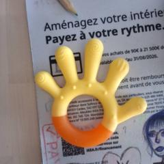 Jouet enfant jaune orange, come riportato da IKEA Rouen Tourville-La-Rivière utilizzando iLost