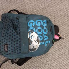 حقائب الظهر والحقائب النهارية، كما تم الإبلاغ عنه بواسطة Arriva West-Brabant عبر iLost