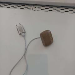 Estuche de airpods case met kab, ha sido reportado por Arriva Limburg Zuid con iLost