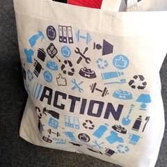 Táska Met Kleding, amint azt Regio Antwerpen - Brussel az iLost segítségével jelentette.