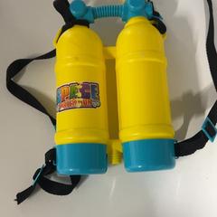 İLost kullanarak Silver Sands Beach tarafından bildirildiği gibi Kids playing toys