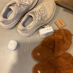 Schuhe Et objets, gemeldet von MEININGER Hotel Marseille Centre la Joliette über iLost