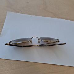 Lentes, segundo informou IKEA Lyon Grand Parilly usando iLost