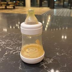 Baby flesje fles, segons ha informat Van der Valk Hotel Veenendaal mitjançant iLost