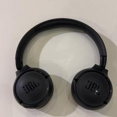 Auriculars Zwart JBL, segons ha informat Pathé de Kuip mitjançant iLost