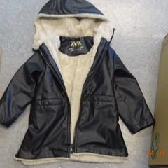 السترة zwart، كما تم الإبلاغ عنه بواسطة Gemeente Leopoldsburg عبر iLost