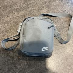 Bag Op naam van kartikay gautam, as reported by Gemeente Amsterdam using iLost