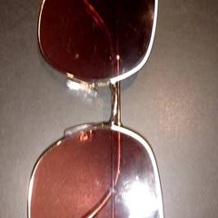 نظارات شمسية، كما تم الإبلاغ عنه بواسطة TivoliVredenburg عبر iLost