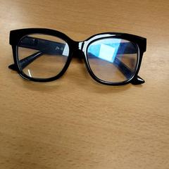 Glasögon, rapporterat av Inntel Hotels Amsterdam Centre med iLost