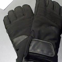 Luvas, como reportado por SnowWorld Landgraaf utilizando o iLost