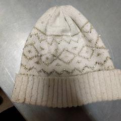 Cappello, come riportato da IKEA Strasbourg utilizzando iLost