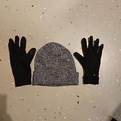 Handske & Hatt sport gloves and wollen hat, rapporterat av Room Mate Bruno med iLost