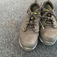 Scarpe da lavoro, come riportato da Breng Arnhem utilizzando iLost