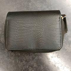 Geldbeutel, gemeldet von Rotterdam The Hague Airport über iLost