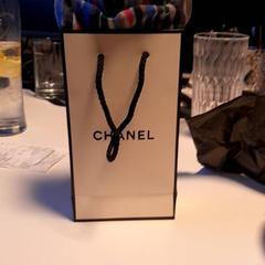 Šátek & Taška Chanel tasje met sjaal, jak nahlášeno Van der Valk Hotel Tiel pomocí iLost