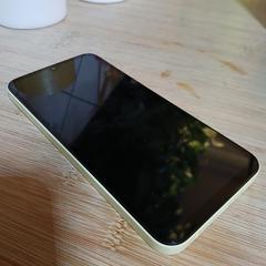 Samsung okostelefon Yellow, no case., amint azt Conscious Hotel Westerpark az iLost segítségével jelentette.