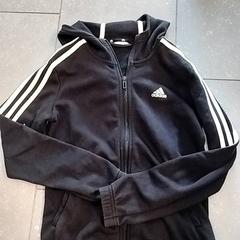 Vestje adidas, jak nahlášeno Ziekenhuis Oost-Limburg pomocí iLost