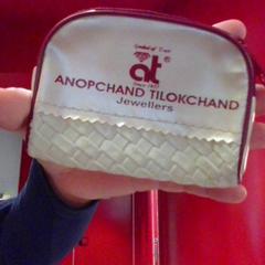 Poche white, a été signalé par MEININGER Hotel Roma Termini utilisant iLost