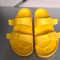 Kapcie Guld, zgłoszono przez Keolis Lund przy użyciu iLost