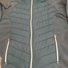 Fleecejacke, gemeldet von Rotterdam The Hague Airport über iLost