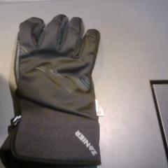 قفاز، كما تم الإبلاغ عنه بواسطة SnowWorld Landgraaf عبر iLost