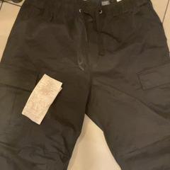 Spodnie Noir L h&m, zgłoszono przez MEININGER Hotel Marseille Centre la Joliette przy użyciu iLost