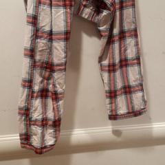 Pantalons, segons ha informat Grand Hotel Amrath Kurhaus mitjançant iLost