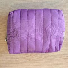 Produkty toaletowe paars, zgłoszono przez Regio West-Vlaanderen przy użyciu iLost