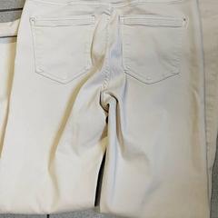 Vestiario - broek, come riportato da Centraal magazijn utilizzando iLost