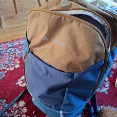 Blauw met bruine rugzak, gerapporteerd met iLost