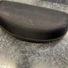 Brillenetui mit brille, gemeldet von Rotterdam The Hague Airport über iLost