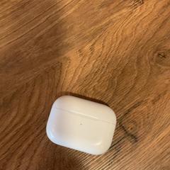 Funda per a auriculars Blanc, segons ha informat MEININGER Hotel Marseille Centre la Joliette mitjançant iLost
